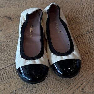 Pretty Ballerinas Black and Cream Flats